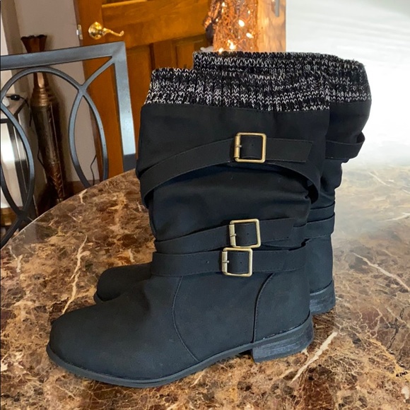 Shoes - Belted sweater rim Boots